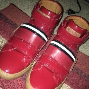 Ballys .. nice name brand shoe